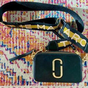marc jacobs logo strap snap shot bag
